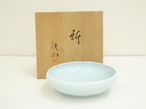 快山窯造　人間国宝　塚本快示　青白磁花唐草文鉢（共箱）